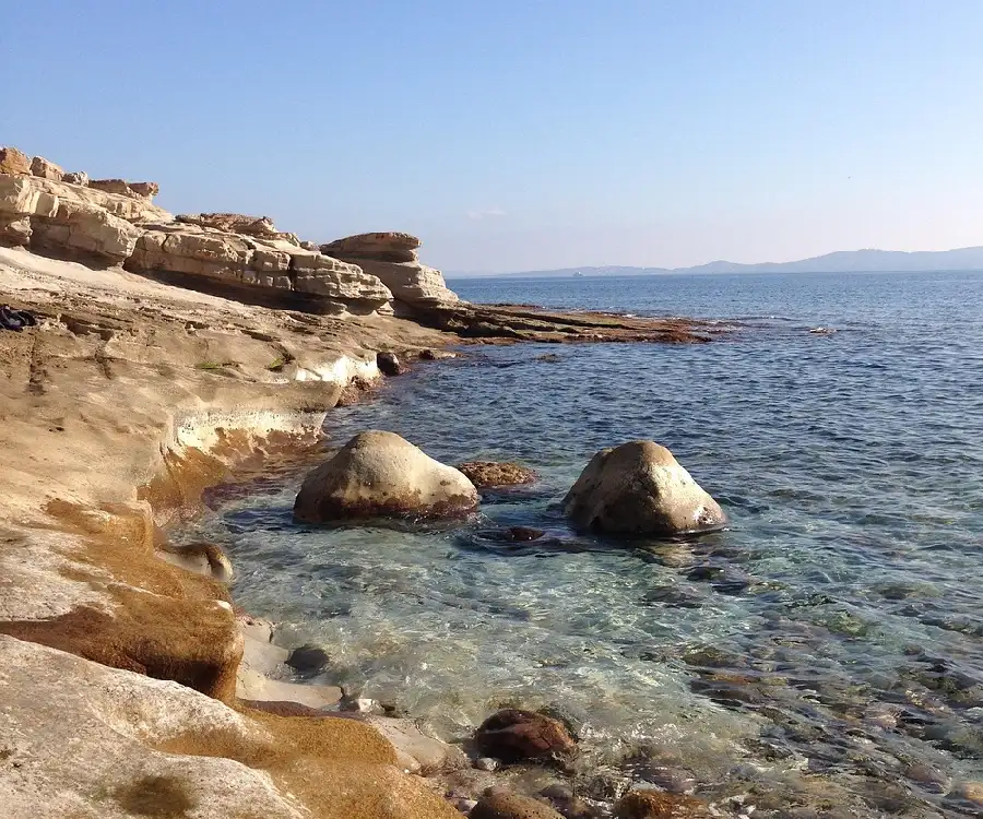 plage mystérieuse du Lavandou